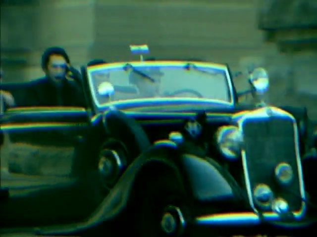 Marilyn Manson in de Mercedes 230 cabrio B uit 1938